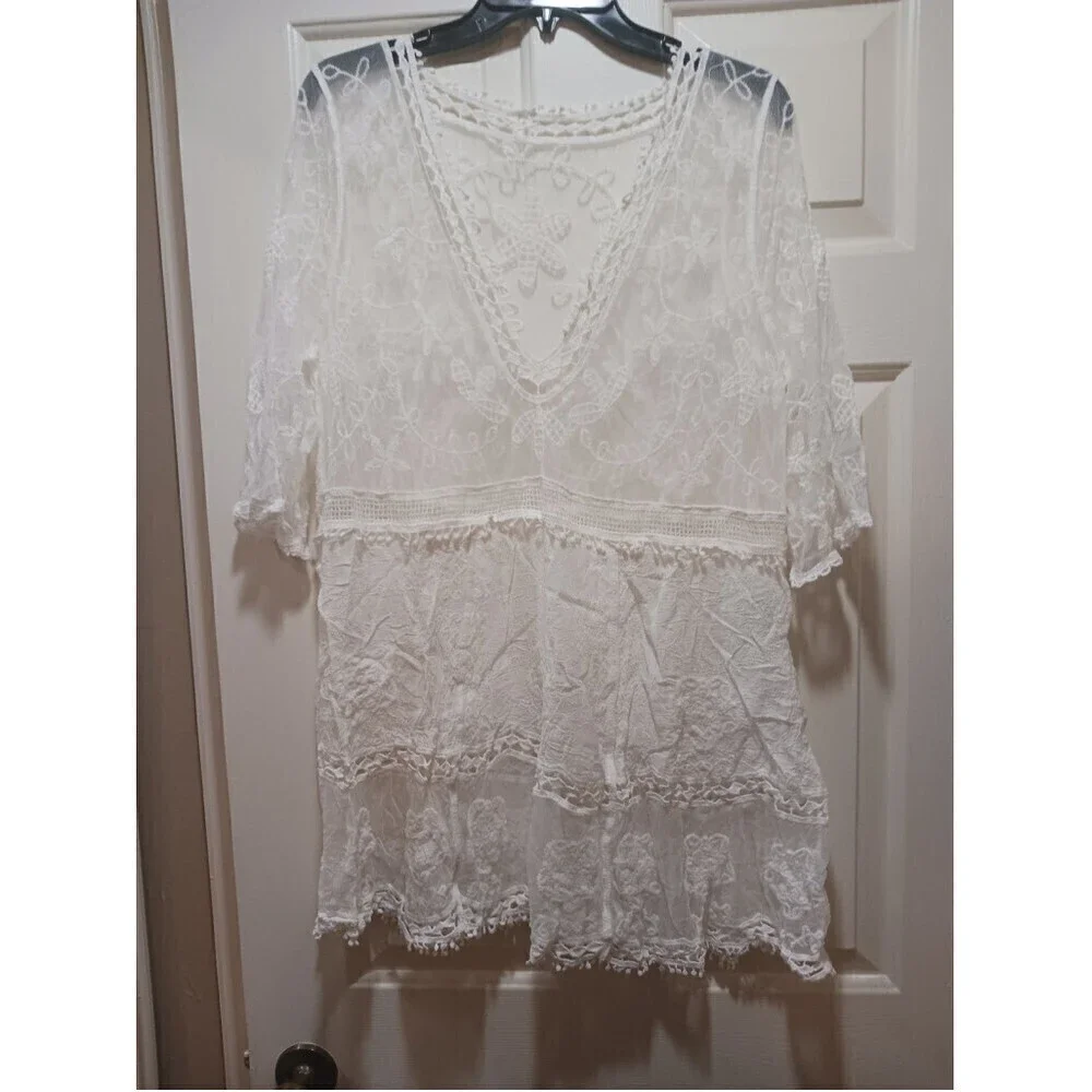 Floral Pattern Lace Swimsuit Coverup In White - Picture 4 of 12